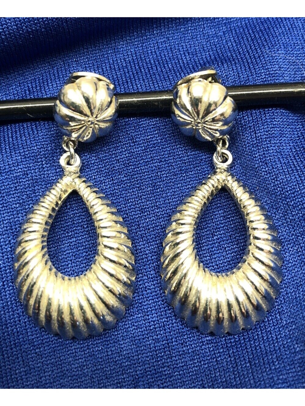 Vintage Coro Silver Tone Metal Teardrop Dangle Clip On Earrings